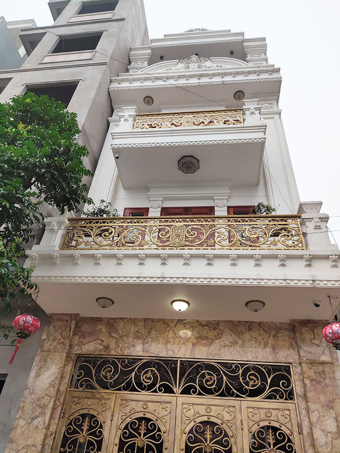 Góc thực tế 2- Thiết kế nhà phố tân cổ điển 4 tầng 4,86×12,38 tại Tân Triều