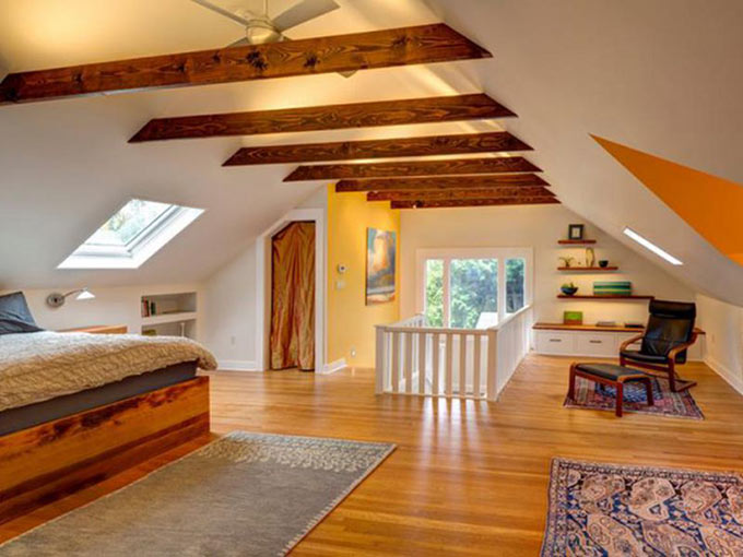 Phòng ngủ trên tầng áp mái sử dụng nguyên liệu gỗ tự nhiên
