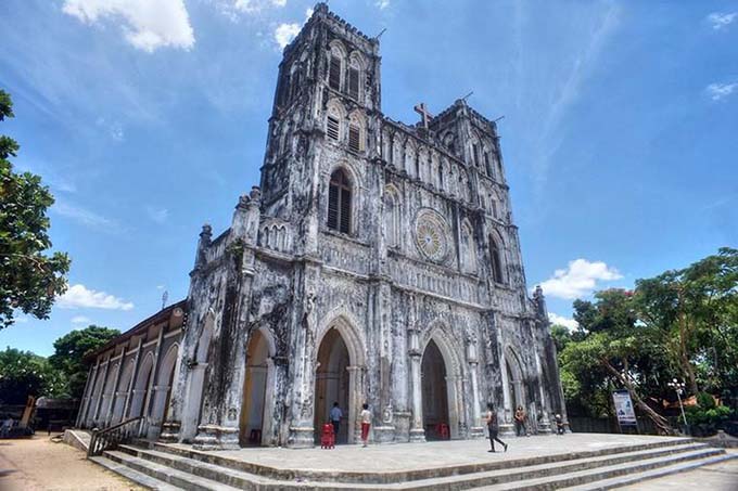 Nhà thờ Mằng Lăng Phú Yên - Kiến trúc Gothic