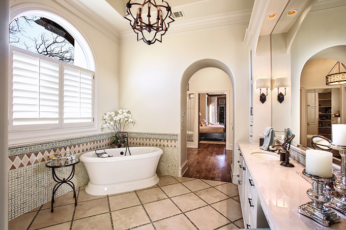 phòng tắm phong cách Elegant Country style nhà 3 tầng