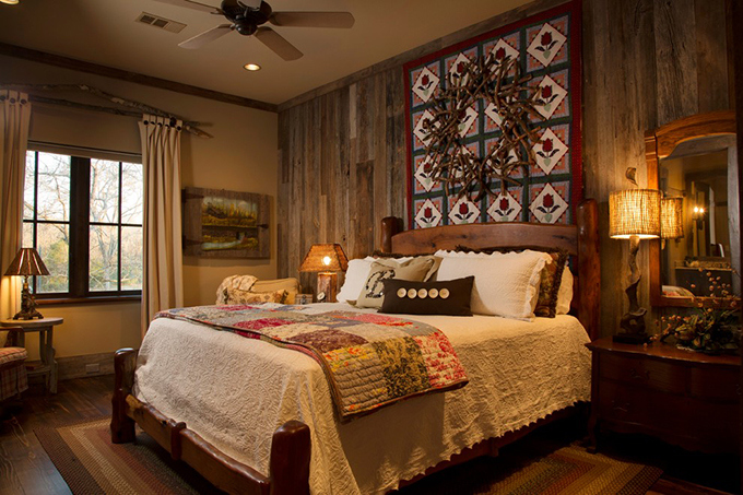 Phòng ngủ master phong cách Elegant Country style cho nhà phố 3 tầng