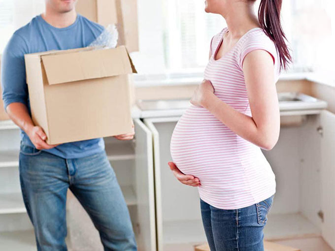 Phụ nữ mang thai tránh dọn dẹp khi về nhà mới