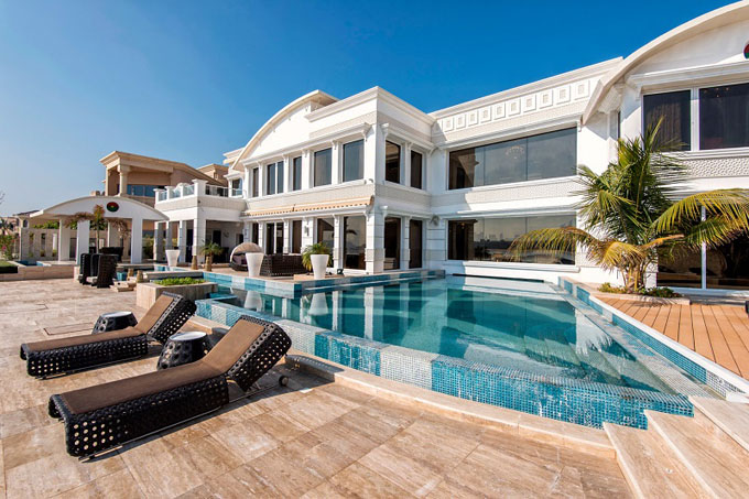Biệt thự Frond Signature Villa In Palm Jumeirah tại Dubai ấn tượng với gam màu trắng