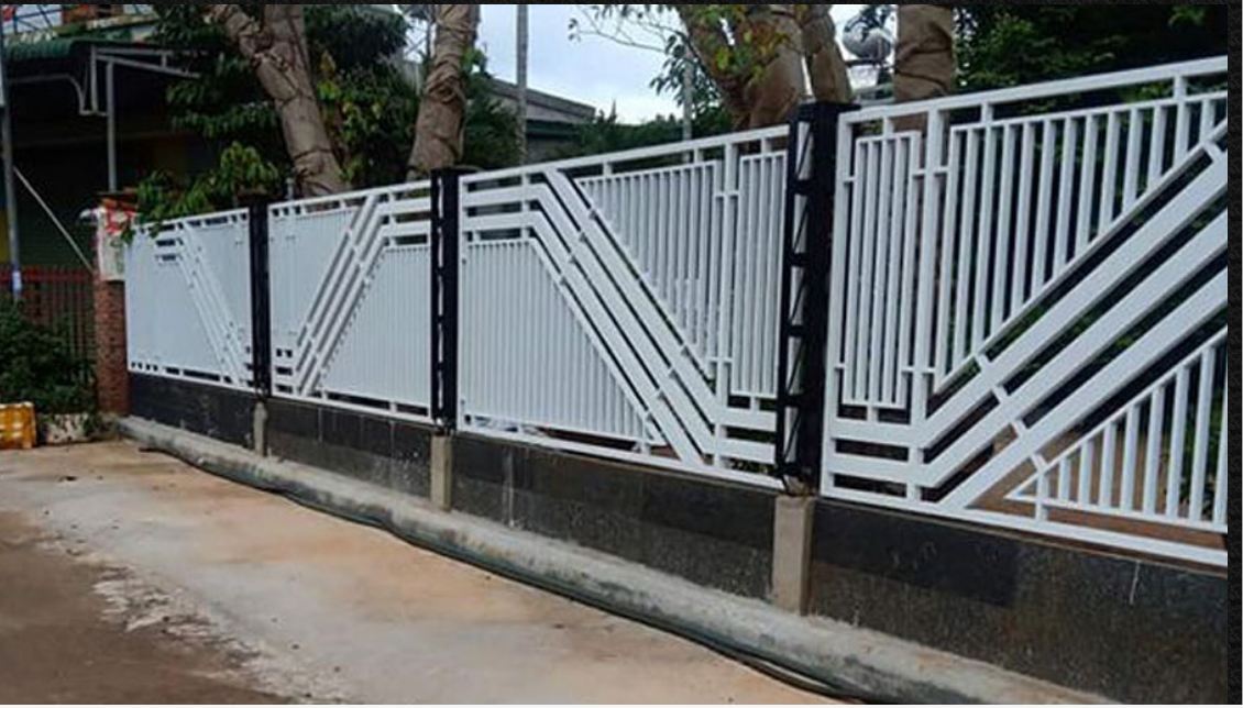 Mẫu hàng rào bằng nhôm đúc thiết kế hình khối cầu kỳ sơn tĩnh điện màu trắng