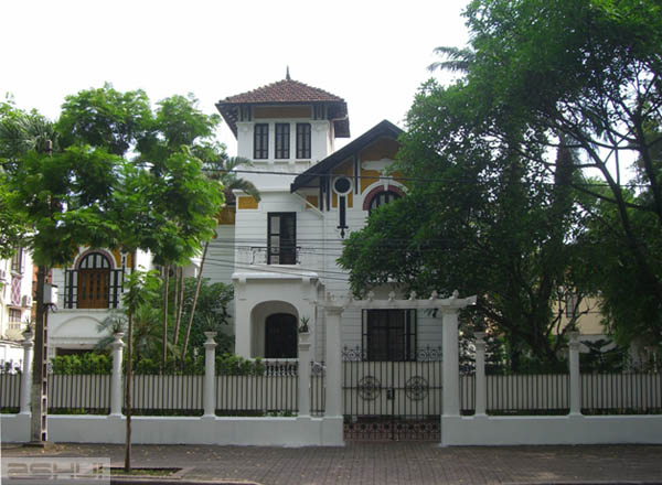 Ngôi biệt thự Pháp cổ nằm trên phố Lê Hồng Phong
