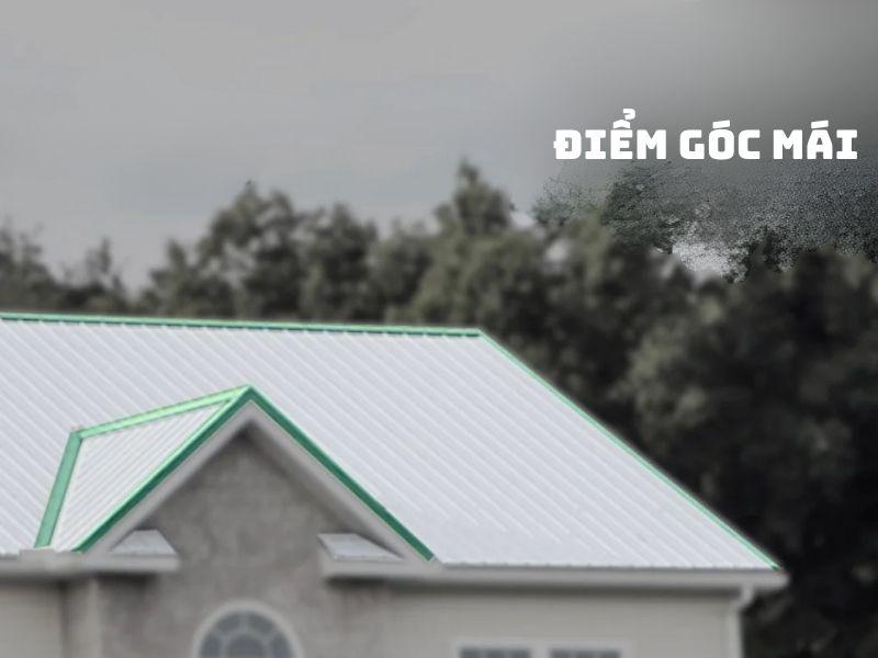 Điểm góc mái khôg được đặt đối diện cửa chính, ao, hồ, đình, miếu